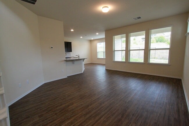 Building Photo - 3651 Sandy Brook Dr