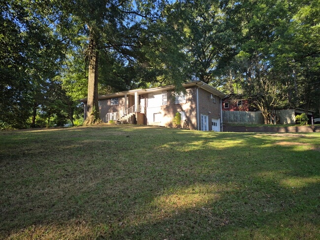 Building Photo - 2170
