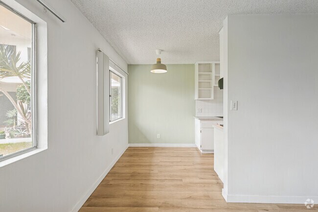 2BR, 1BA - 820SF - Dining Room