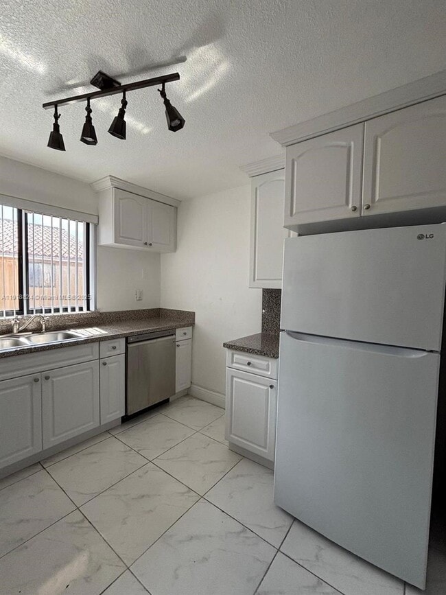 Photo - 2740 W 61st St Unit 204