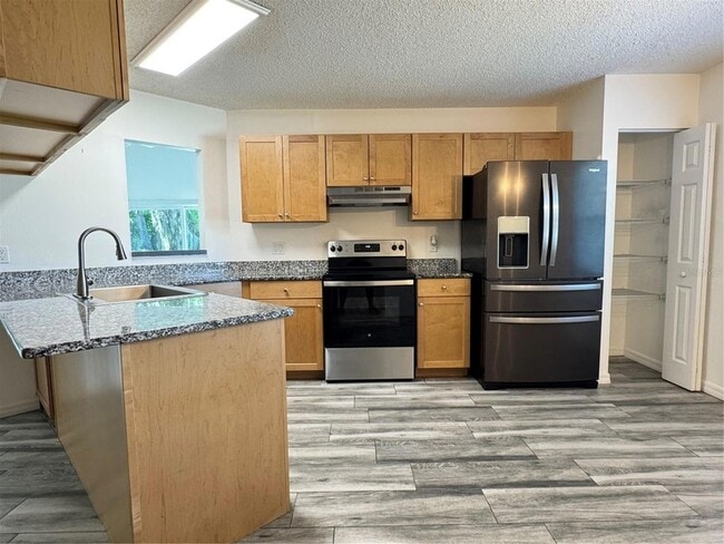 215 Fernwood St