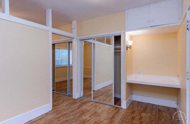 Mirror on Closet - Rio Grande Square Apartments
