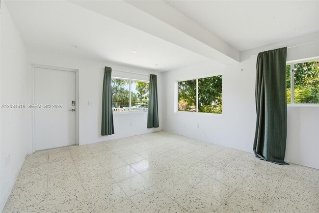 Photo - 127 NW 74th St Unidad 4
