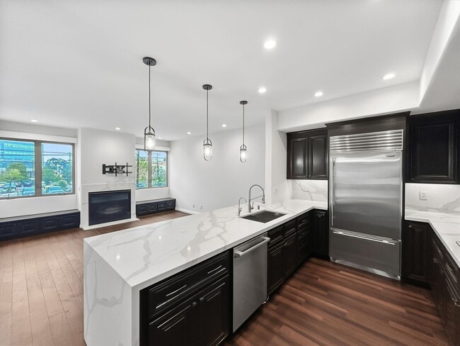 Building Photo - Beautiful 3BD/3.5BA W/ A/C and 2-Car Attached Garage in Hillcrest!