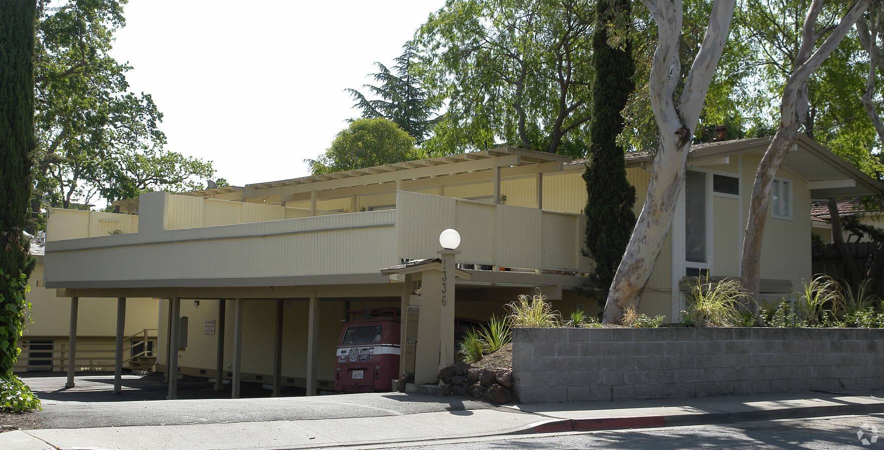 Pine Oak Apartments - Pine Oak Apartments