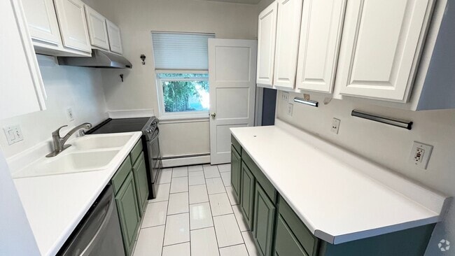 Building Photo - 4 bedroom/2 bathroom Home in SLC