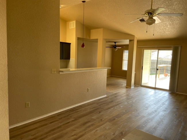 Photo - 204 Prairie Springs Loop