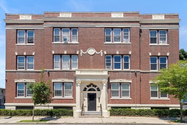 Building Photo - 8 Kenwood St Unit 6