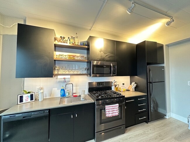 Photo - 941 W Belmont Ave Unit 804