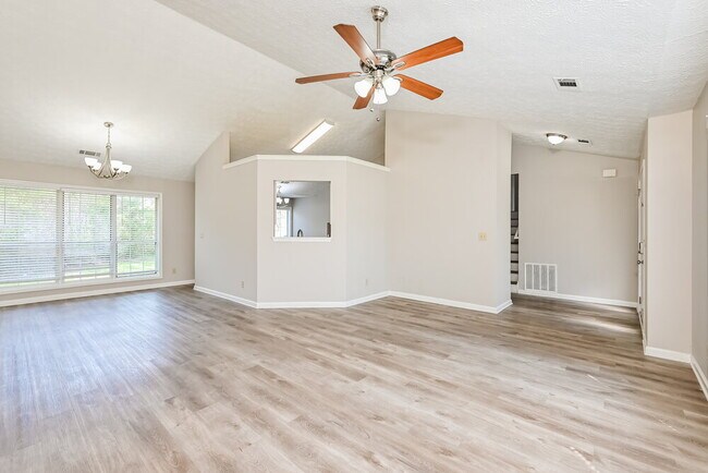 Photo - 1212 Shade Ct