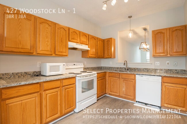 Photo - 427 Woodstock Ln