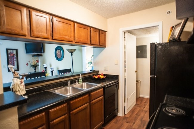 Photo - Leawood At State Line