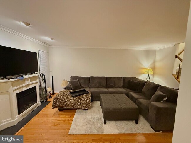 Photo - 212 Nottingham Ct