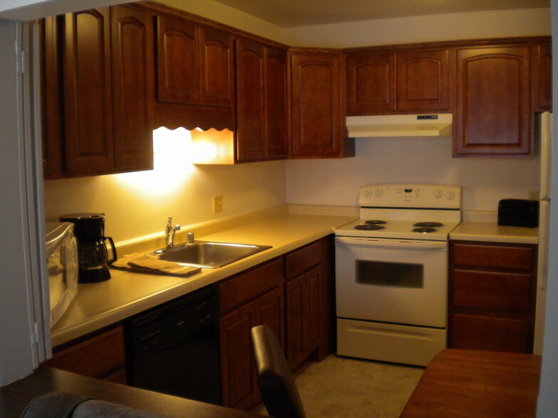 Foxcroft Apartments For Rent in Fox Point, WI