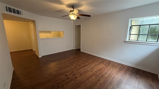 Building Photo - 10601 South Dr Unit 107