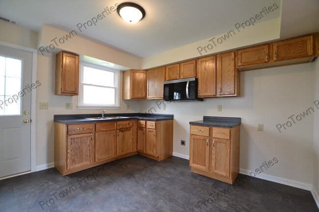 Photo - 11 E Zarley Blvd