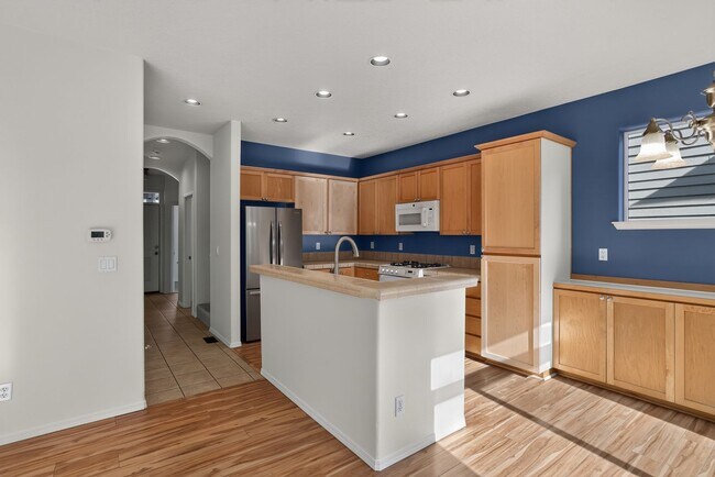 Photo - 472 NE 60th Ave