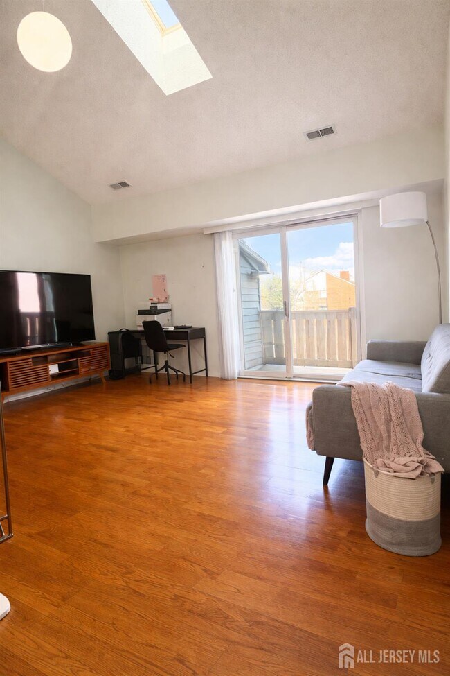 Photo - 4910 Ravens Crest Dr