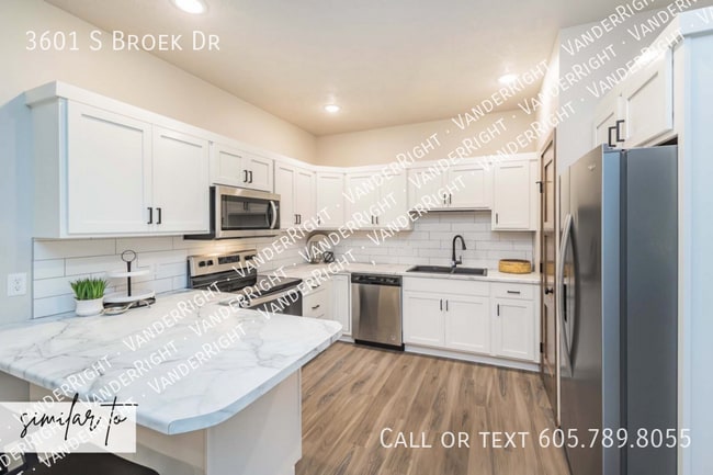 Photo - 3601 S Broek Dr