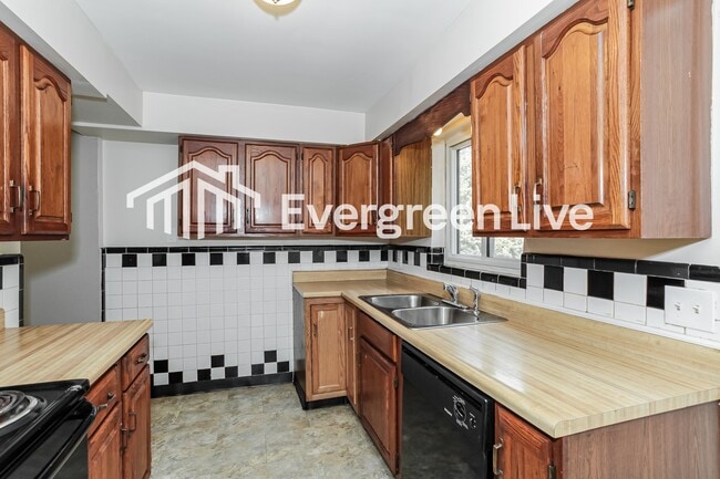 Photo - 2448 Banning Rd