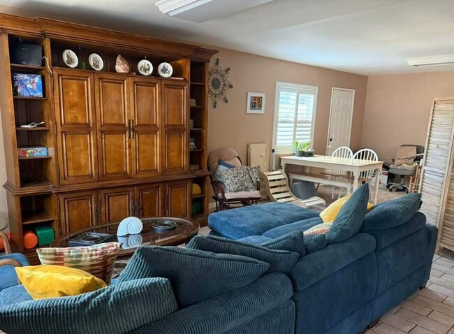 Photo - 33244 Churchill St