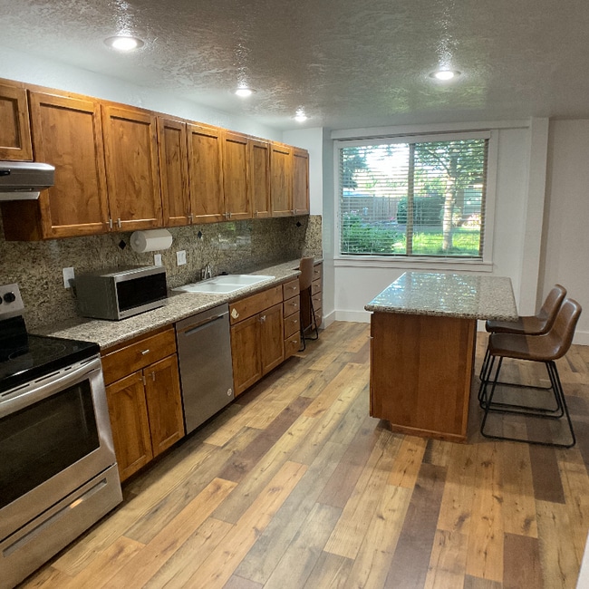 Photo - 733 E Warm Springs Ave