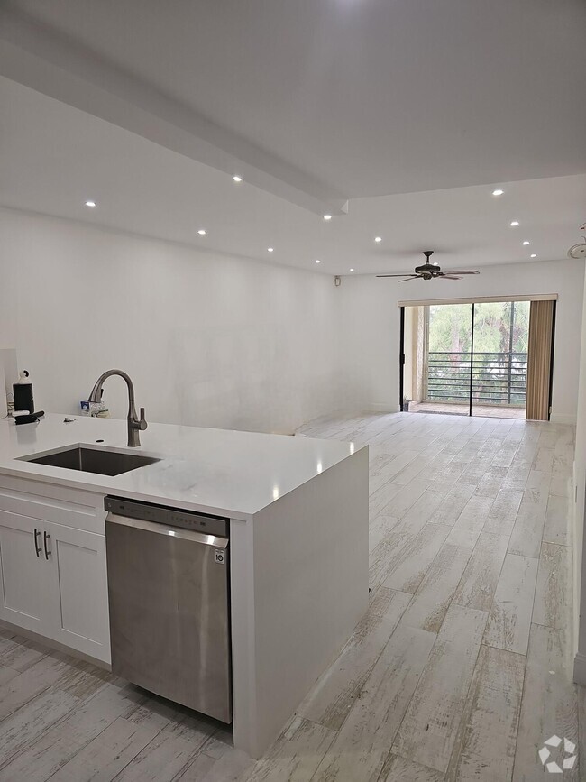 Building Photo - 128 S Cypress Rd Unit 834 Rental