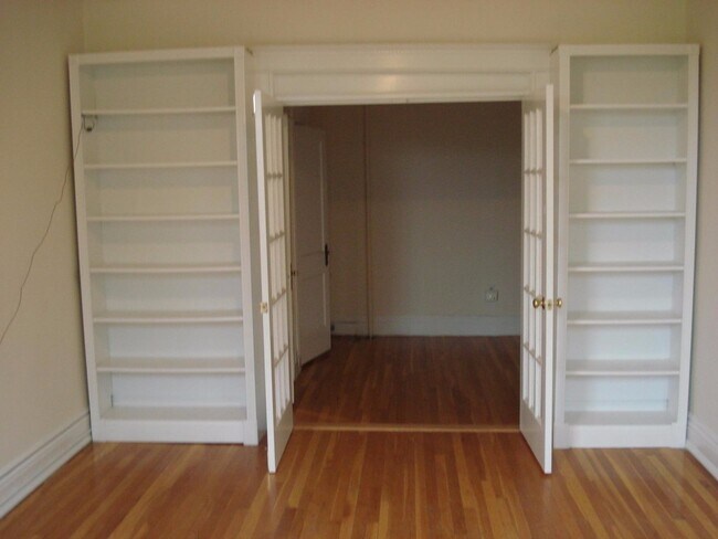 Photo - 384 Riverway