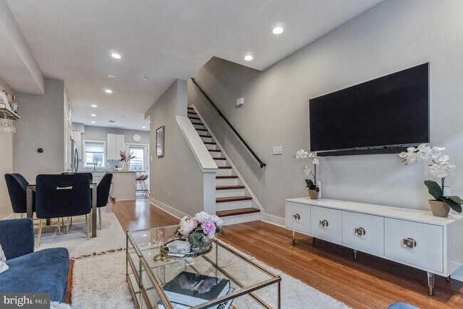 Photo - 2227 Latona St
