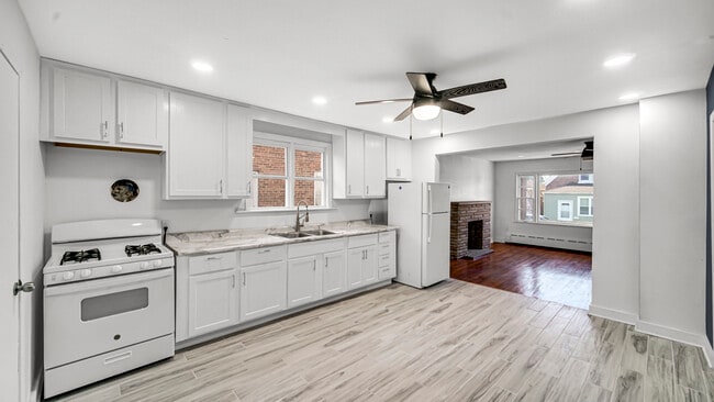 Photo - 1452 John St