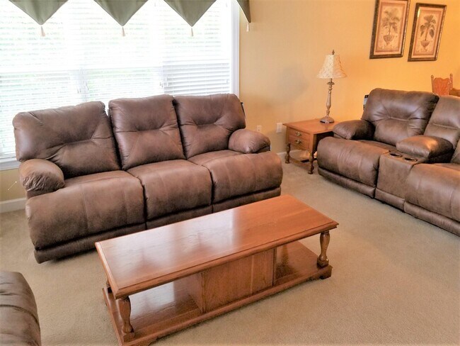 Photo - 615 Ballard Ln