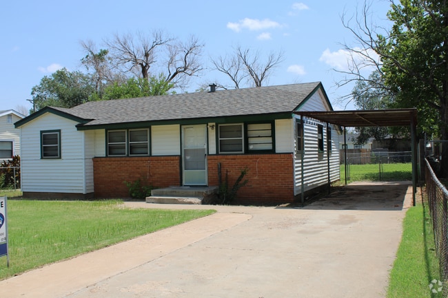 Building Photo - cute 3/1 with Large Backyard Rental