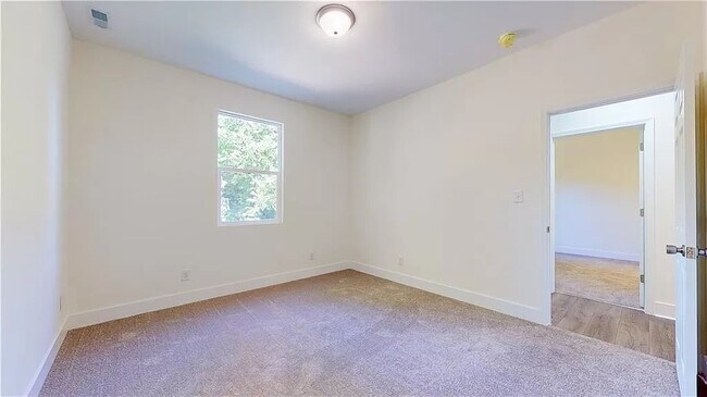 Photo - 3050 St Paul St