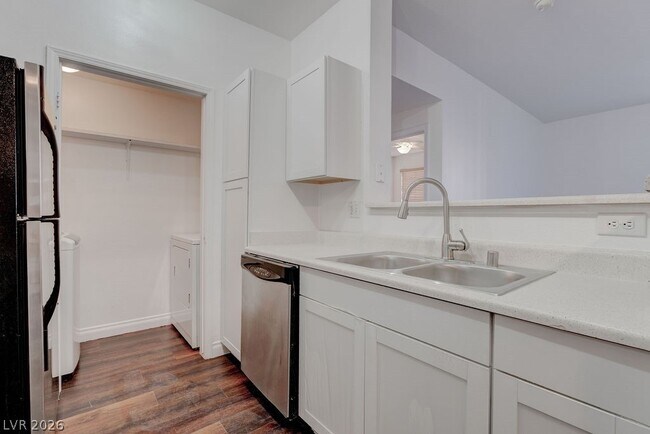 Photo - 231 W Horizon Ridge Pkwy Unit 917