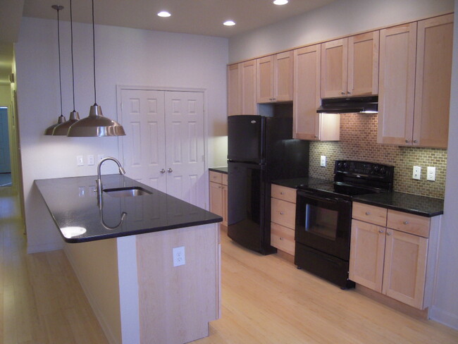 Fully equipped kitchen - 1448 Newton St NW Apartamentos Unidad 1