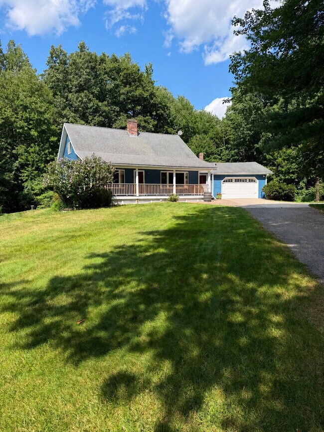 Building Photo - 2-Bedroom, 2-Bath Single-Family Home with Oversized Garage – Hudson, NH