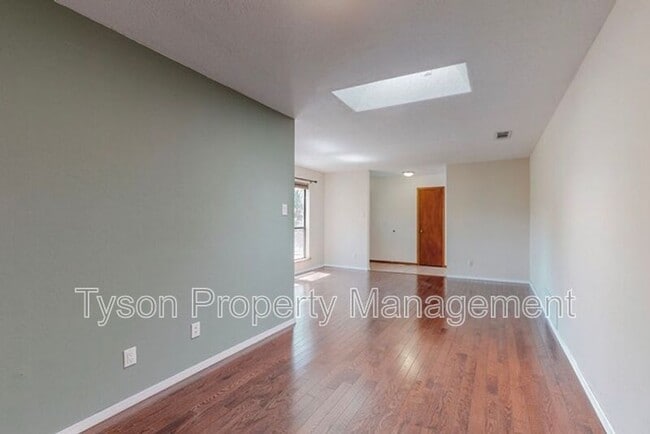 Photo - 7305 Mayflower Rd NE