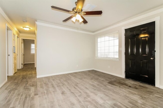 Photo - 800 Plaza Dr