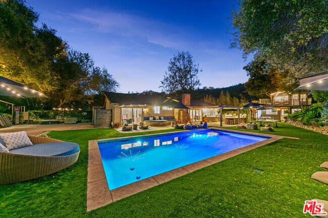Building Photo - 30603 El Sueno Dr Rental
