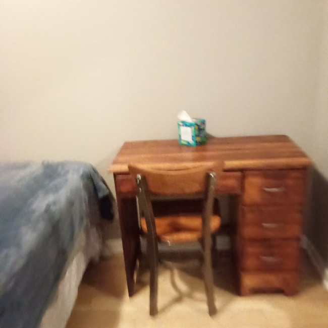 Photo - 1031 College St N