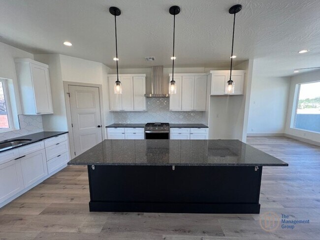 Photo - 664 E Desert Cactus Dr