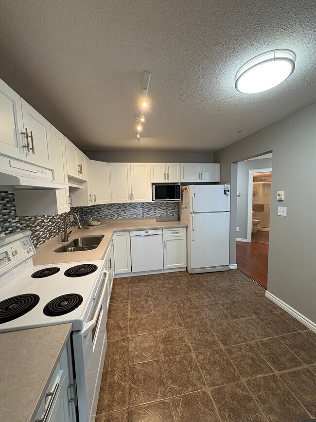 Photo - 3174 Gladwin Rd Unit 207