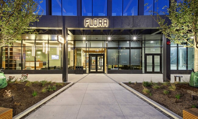 Building Photo - 1114 W Carroll Ave