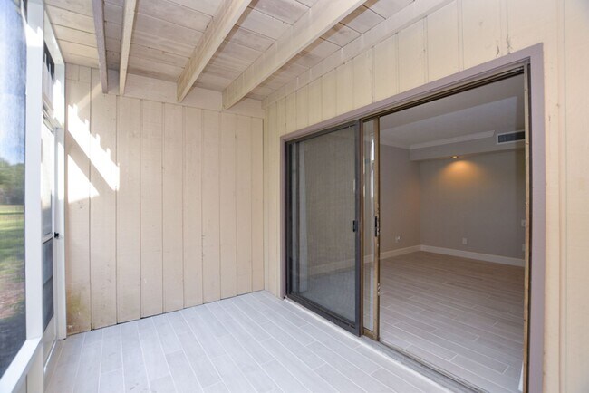 Photo - 622 Olde Camelot Cir