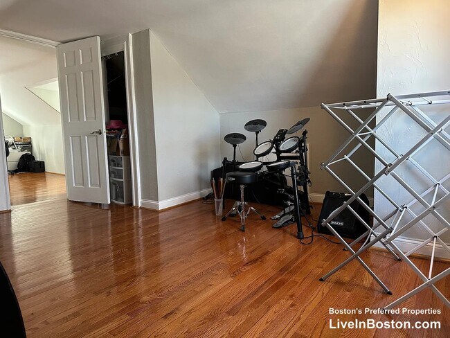 Photo - 331 Faneuil St