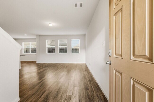 Photo - 5758 Manning Crk Trl