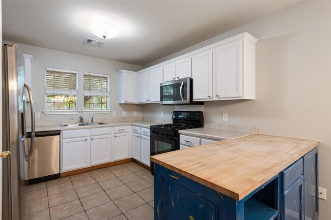 Photo - 2224 Bluffstone Dr