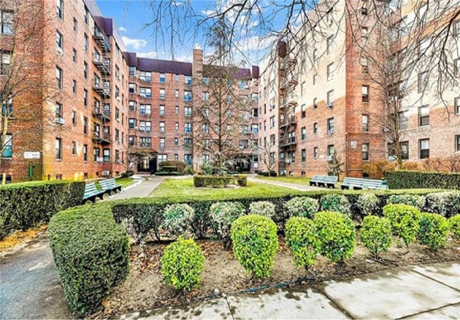 Photo - 2260 Burnett St