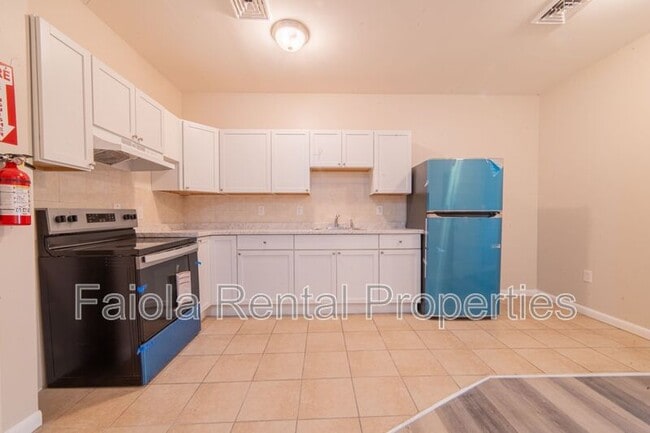 Photo - 112 N High St Unidad C4