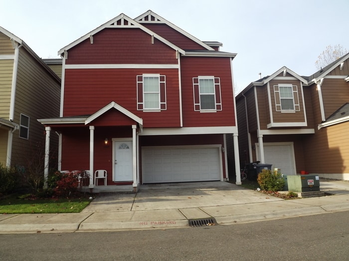 Cute 3 Bedroom 3 Story in "Village Commons"!! - Cute 3 Bedroom 3 Story in "Village Commons"!! House